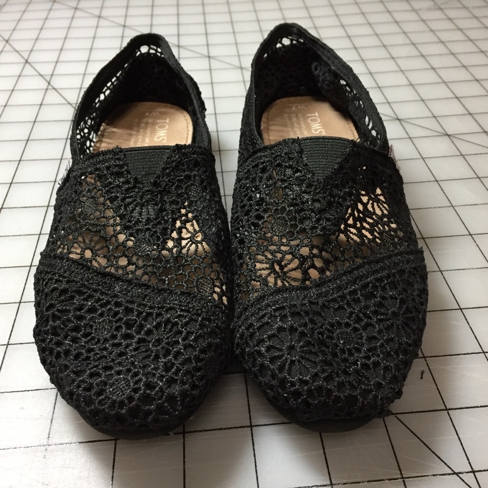 Black lace Tom’s flats shoes